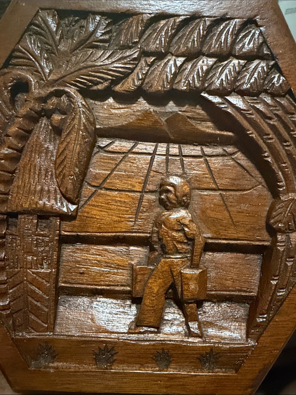 Vintage Hand-Carved Octagonal Wooden hinged jewelry box with mirror - Picture 2 of 7